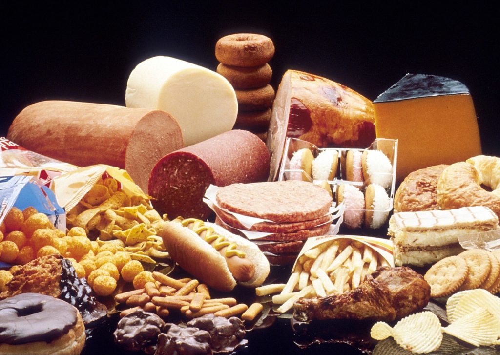 Proceso inflamatorio se alimenta de alimentos grasos.